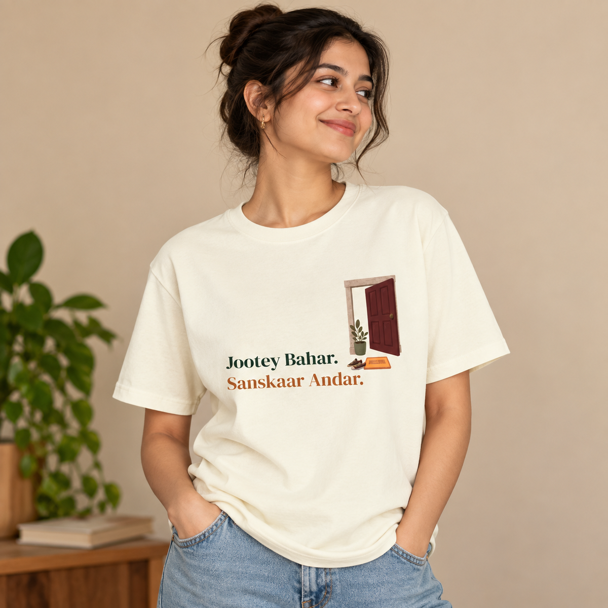 Jootey Ghar se Bahar – Women's T-Shirt – Off White