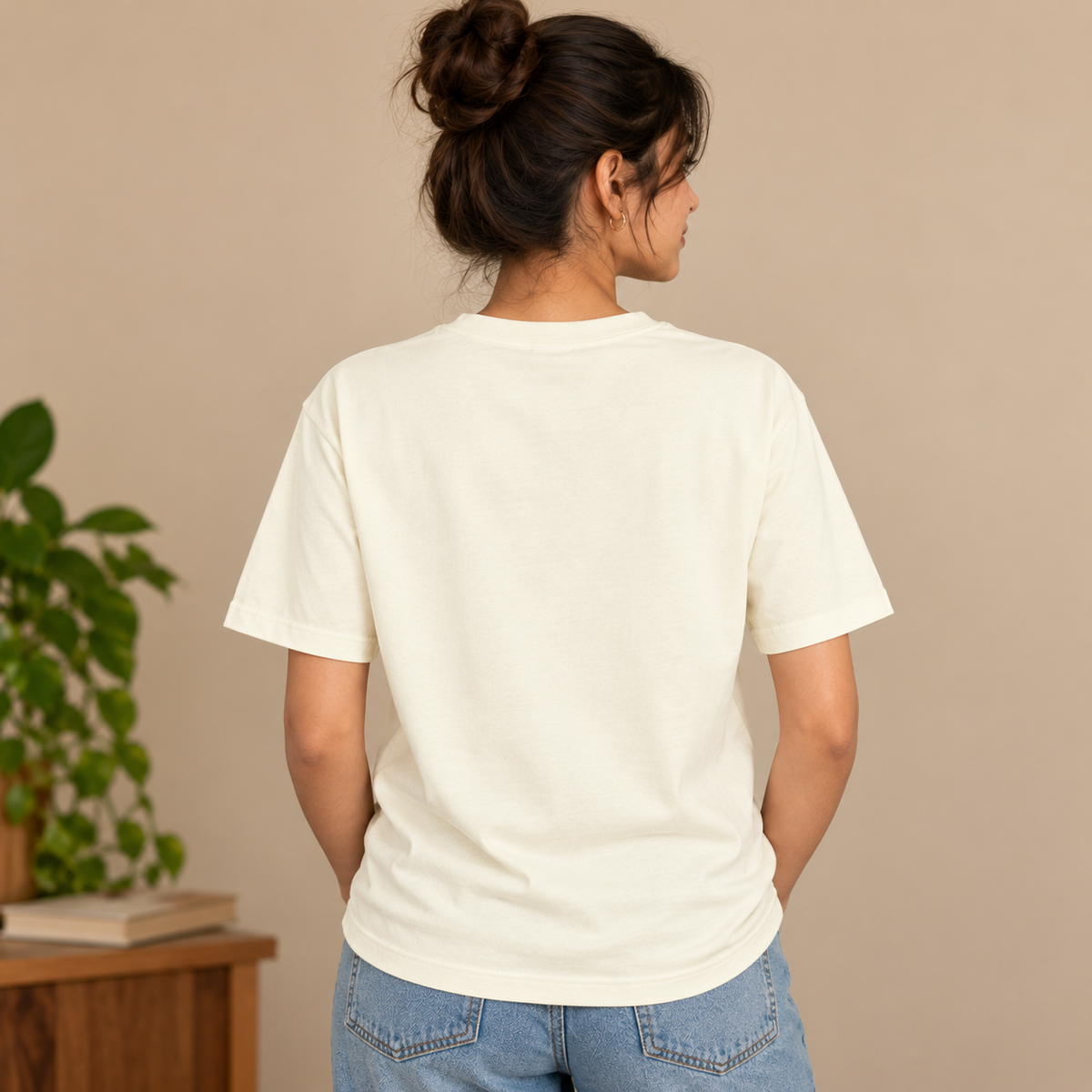 Jootey Ghar se Bahar – Women's T-Shirt – Off White