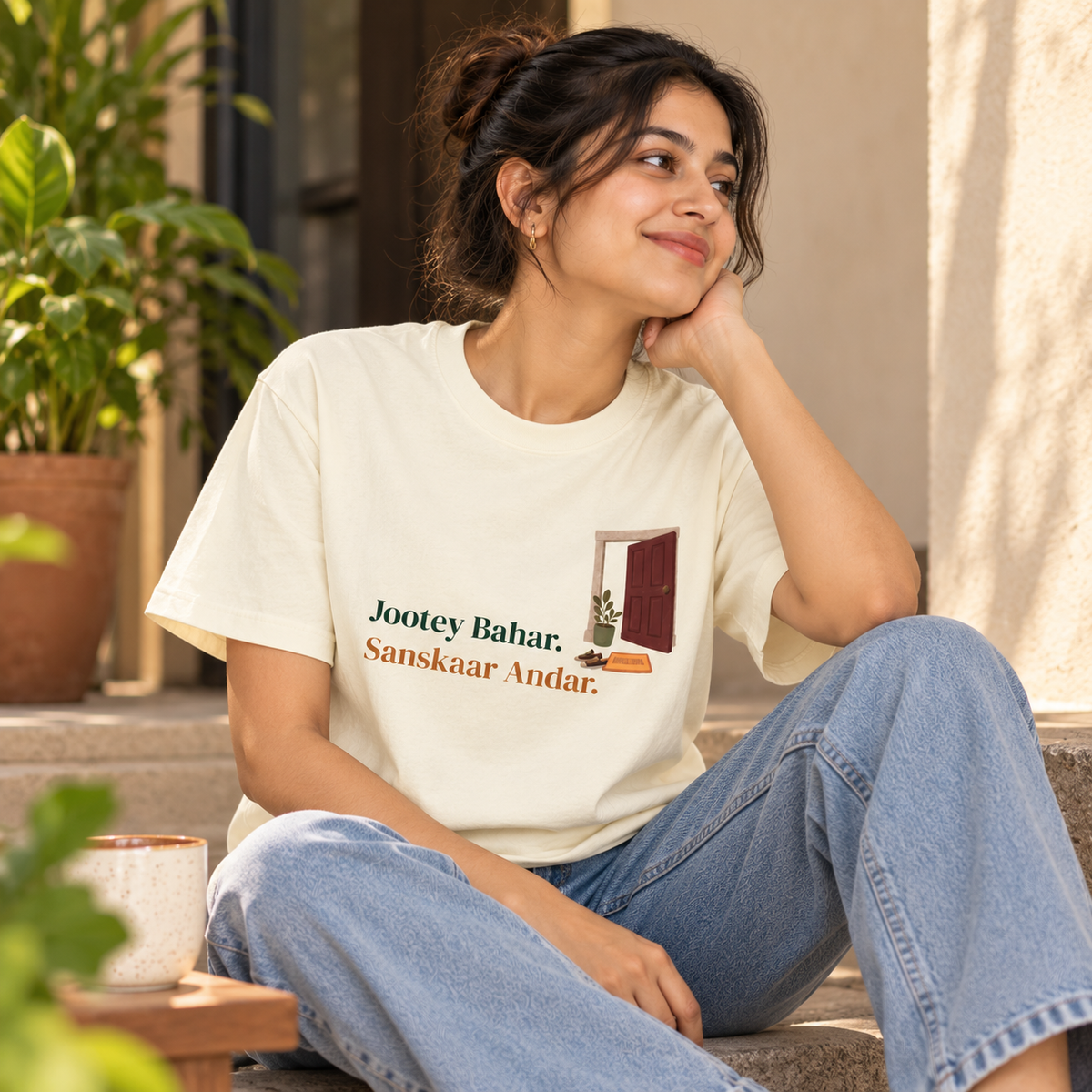 Jootey Ghar se Bahar – Women's T-Shirt – Off White
